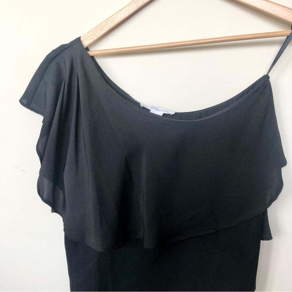 BCBG Generation one shoulder ruffle asymmetric blouse in black size 4 - Picture 3 of 6